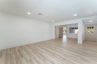 1808 E St Louis Ave in Las Vegas, NV - Building Photo - Building Photo