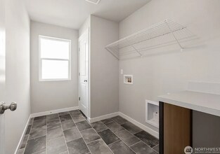 12051 Triviere Trail SE in Port Orchard, WA - Foto de edificio - Building Photo