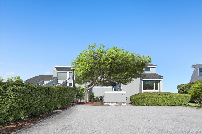 32 Dune Ln in Westhampton Beach, NY - Building Photo - Building Photo