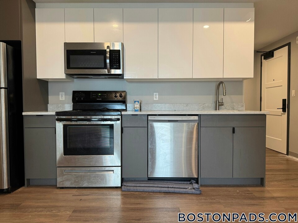 100 Hemenway St in Boston, MA - Building Photo