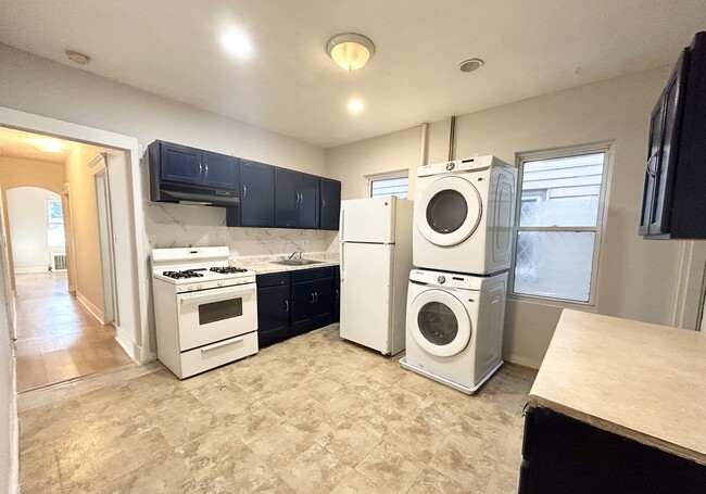 18 Eastman St, Unit 1