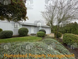 534 NE Dallas Dr in Dallas, OR - Building Photo