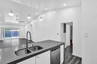 4497 Treasure Cove Dr in Fort Lauderdale, FL - Foto de edificio - Building Photo