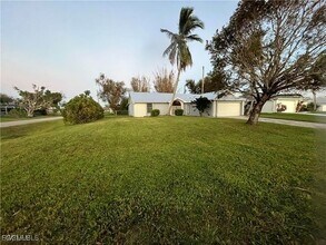 701 SW 9th Ave in Cape Coral, FL - Building Photo - Building Photo