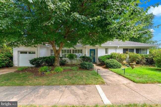 property at 2395 N Quincy St