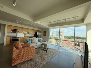 221 E College St in Iowa City, IA - Building Photo - Building Photo