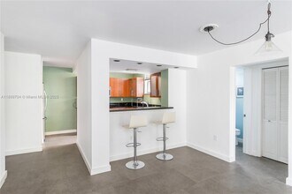 1045 10th St in Miami Beach, FL - Building Photo - Building Photo