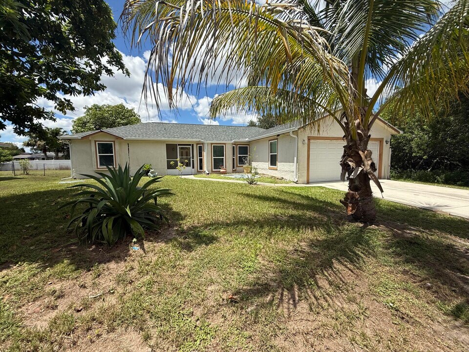 1888 SW Angelico Ln in Port St. Lucie, FL - Building Photo