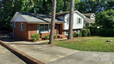 3813 Selwyn Ave in Charlotte, NC - Building Photo - Building Photo