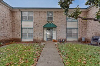 8024 Cambridge Cir in White Settlement, TX - Building Photo - Building Photo
