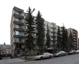 Weatherford Place in Calgary, AB - Building Photo - Building Photo