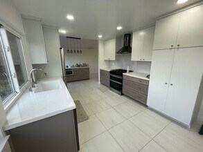 13161 Shalimar Pl in Del Mar, CA - Building Photo - Building Photo