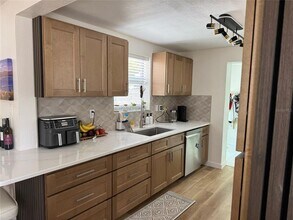 4569 32nd Ave N in St. Petersburg, FL - Building Photo - Building Photo