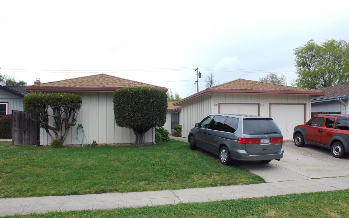 837-839 Miller Ave in Cupertino, CA - Building Photo