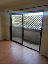 10220 Tujunga Canyon Blvd, Unit 305 in Los Angeles, CA - Building Photo - Building Photo