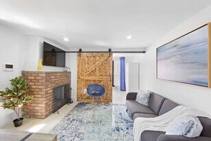 244 E 75th St in New York, NY - Building Photo