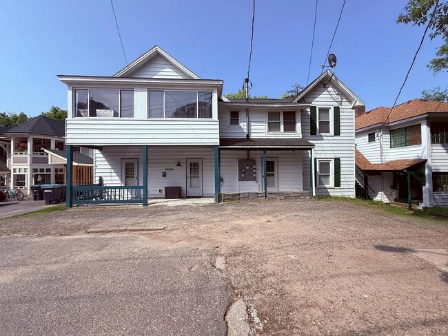 51 Front St, Unit #4 unfurnished  2 Bedroom