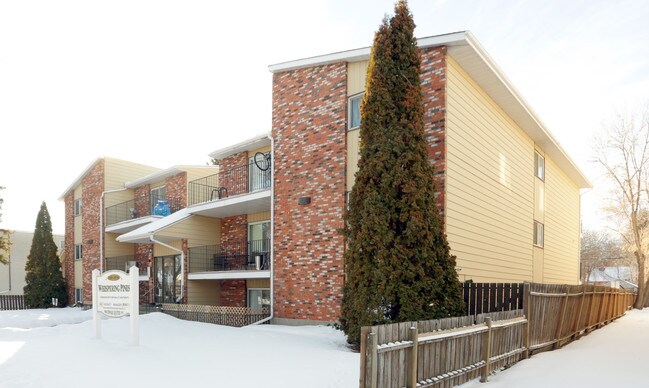 10830 107th St NW in Edmonton, AB - Building Photo - Building Photo
