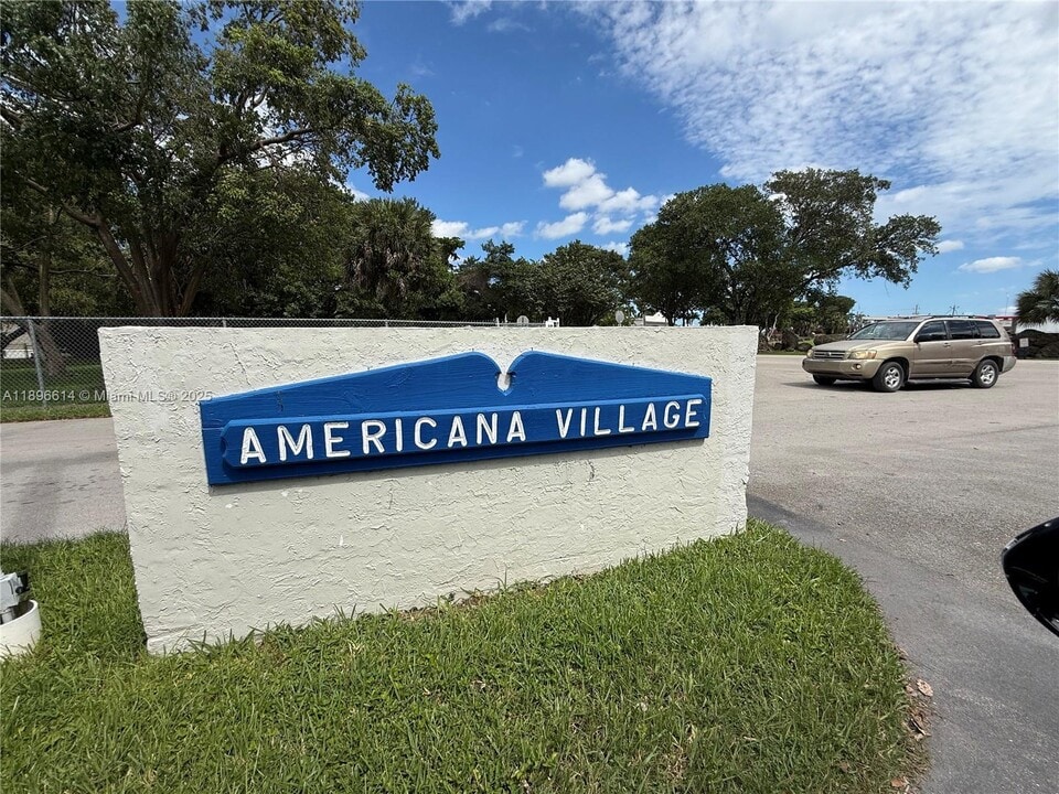 19800 SW 180th Ave in Miami, FL - Building Photo