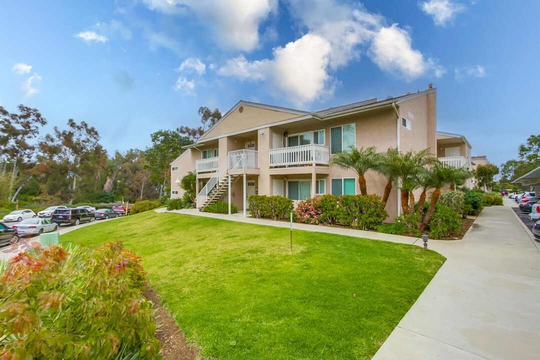 10066 Maya Linda Rd in San Diego, CA - Building Photo