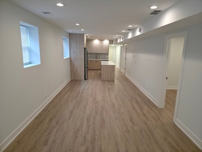 2741 W Belmont Ave in Chicago, IL - Building Photo - Building Photo