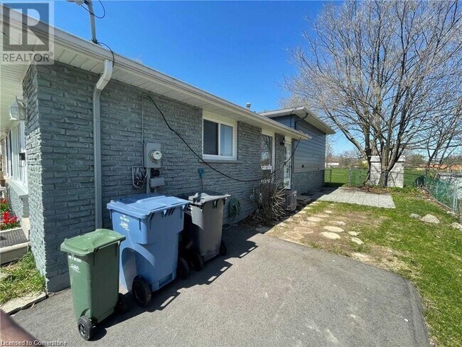 624 College Ave W in Guelph, ON - Building Photo - Building Photo