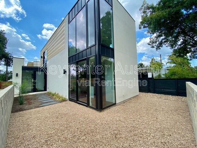 property at 1905 Riverview St