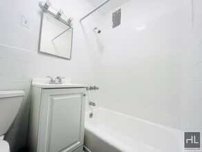East 61 Street in New York, NY - Building Photo - Building Photo