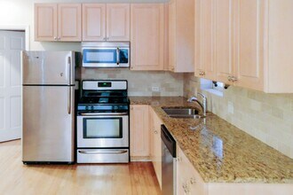 2320 N Southport Ave, Unit 1 in Chicago, IL - Building Photo - Building Photo
