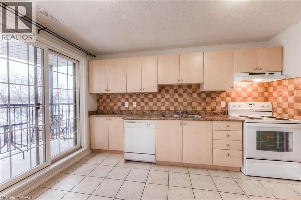 12 Holborn Dr in Kitchener, ON - Building Photo