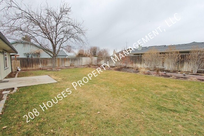 12038 W Dickens Dr in Boise, ID - Building Photo - Building Photo