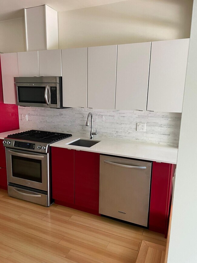 2250 Commercial Dr in Vancouver, BC - Building Photo - Building Photo