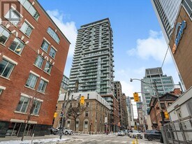 126 Simcoe St in Toronto, ON - Building Photo