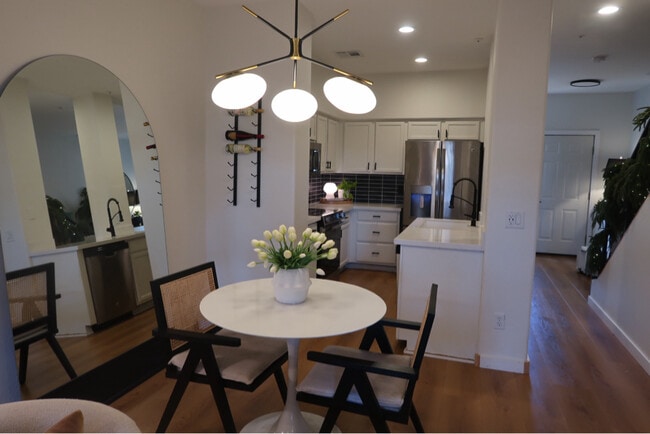 525 N Miller Rd in Scottsdale, AZ - Building Photo - Building Photo