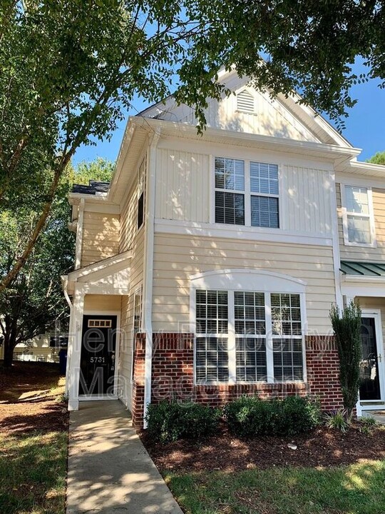 5731 Corbon Crest Ln in Raleigh, NC - Building Photo