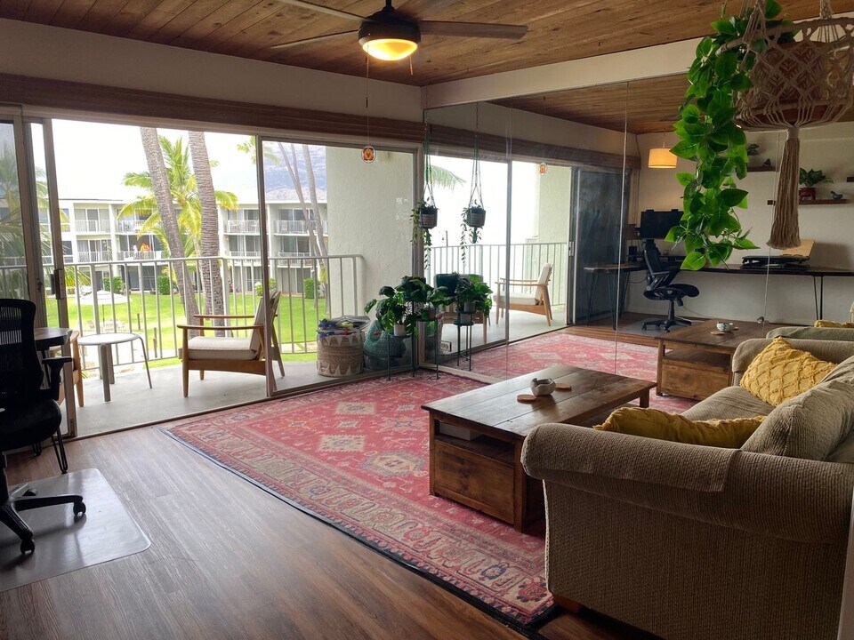 87-561-561 Farrington Hwy in Waianae, HI - Building Photo