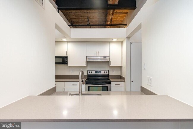 303 Vine St in Philadelphia, PA - Building Photo - Building Photo