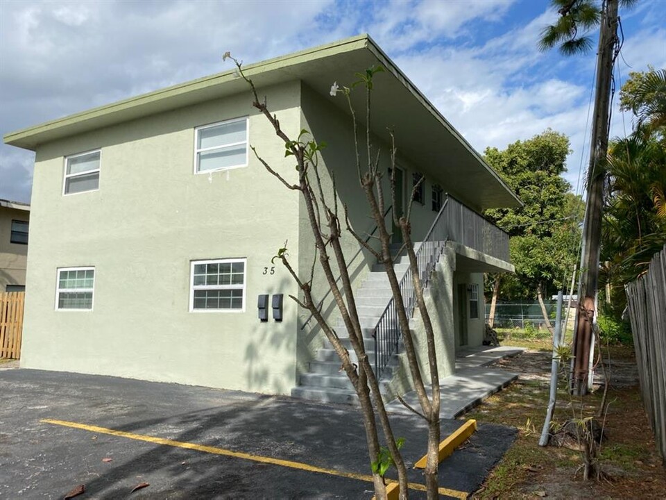 35 NE 13th St, Unit 2 in Fort Lauderdale, FL - Building Photo