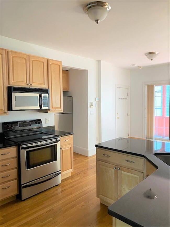 20 Marcella St, Unit 4 in Cambridge, MA - Building Photo - Building Photo