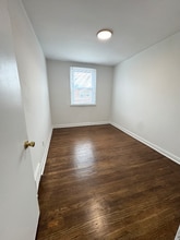 2421 Bleigh Ave in Philadelphia, PA - Foto de edificio - Building Photo
