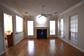 2835 Briarhurst Park in Houston, TX - Building Photo - Building Photo