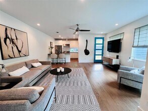 2313 Oak Crest Ave, Unit A in Austin, TX - Building Photo - Building Photo