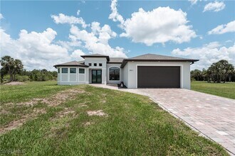 3911 Randall Blvd in Naples, FL - Building Photo - Building Photo