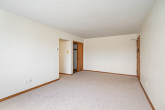 1700/10 Johnson St in Minneapolis, MN - Building Photo - Interior Photo