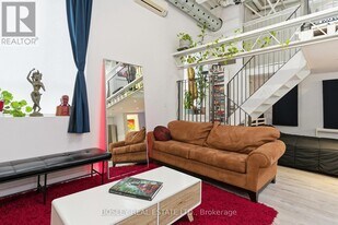 347 Sorauren Ave in Toronto, ON - Building Photo