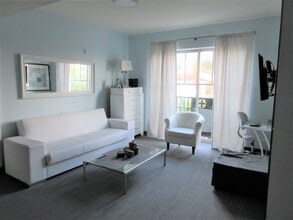 1060 Ocean Dr, Unit 305 in Miami Beach, FL - Building Photo - Building Photo