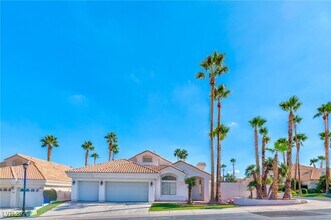 8129 Pacific Cove Dr in Las Vegas, NV - Building Photo - Building Photo