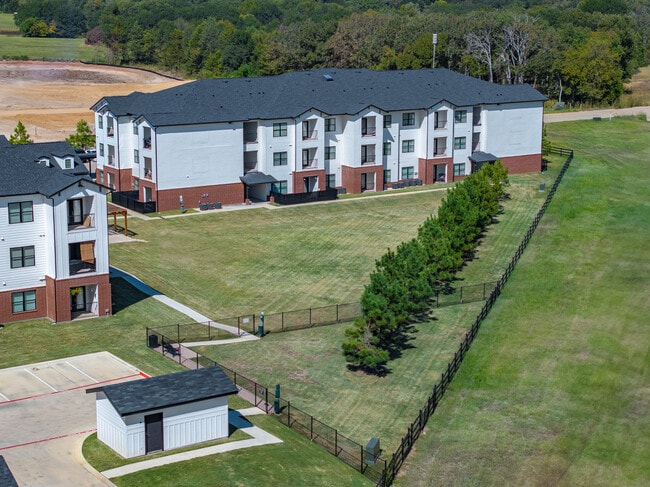 Burnett Trail Apartments in Canton, TX - Foto de edificio - Building Photo