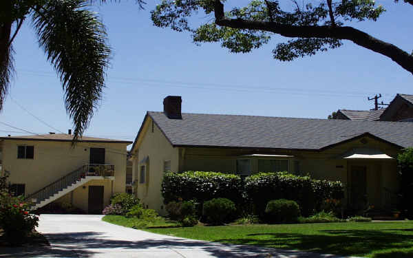 730 Arcadia Ave in Arcadia, CA - Foto de edificio