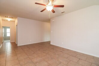 7648 Hollow Point Dr in Fort Worth, TX - Foto de edificio - Building Photo